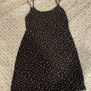 Brandy Melville Floral Top
(This is a dress can be worn as top)